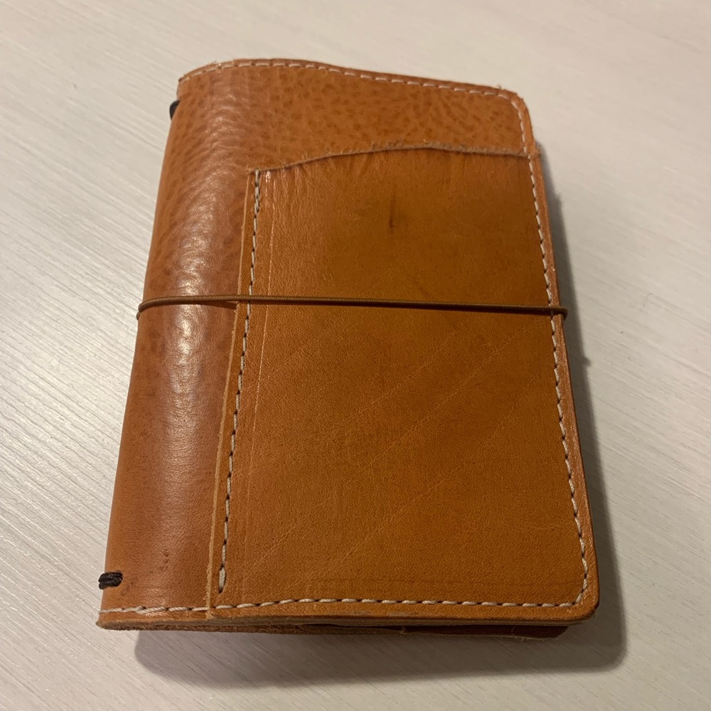 Speckled Fawns TN. EUC Italian leather with a nice patina. Pocket size